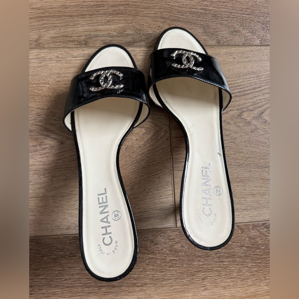 CHANEL Black Patent Leather Slide Mules with Silver CC Logo - Picture 2 of 11